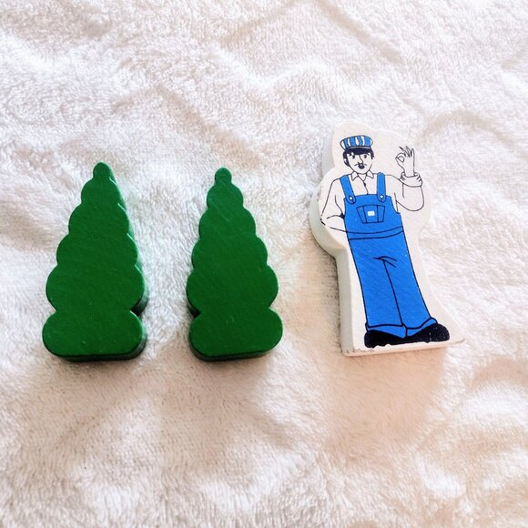 Melissa & Doug Swivel Bridge Wooden Train Set (47pc) - Picture 8 of 9